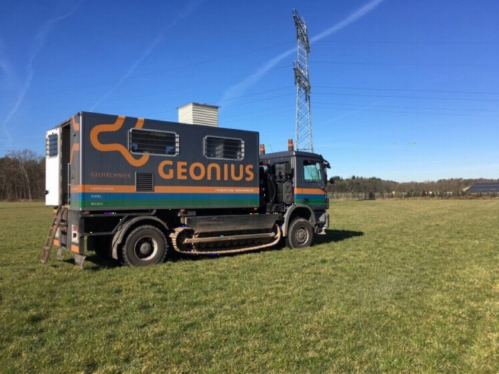 Geonius vrachtauto op grasveld